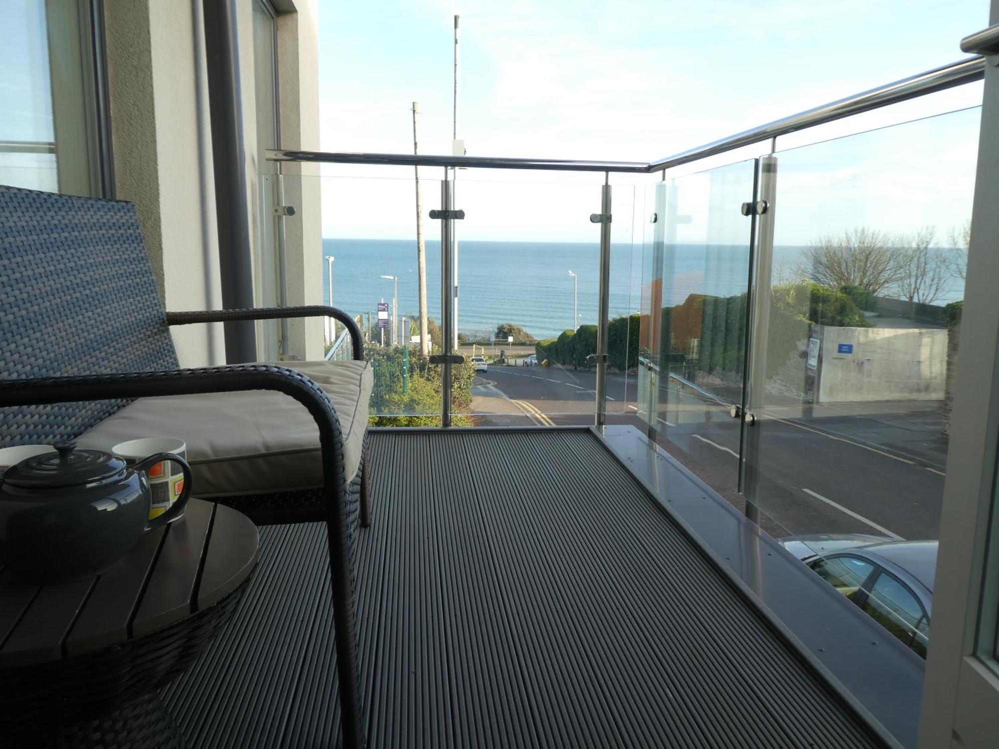 Seaview West Coast - Exceptional - 2 Bedrooms Sleeps 5 -Stunning Sea Views - 500 Metres To Beach Борнмут Экстерьер фото